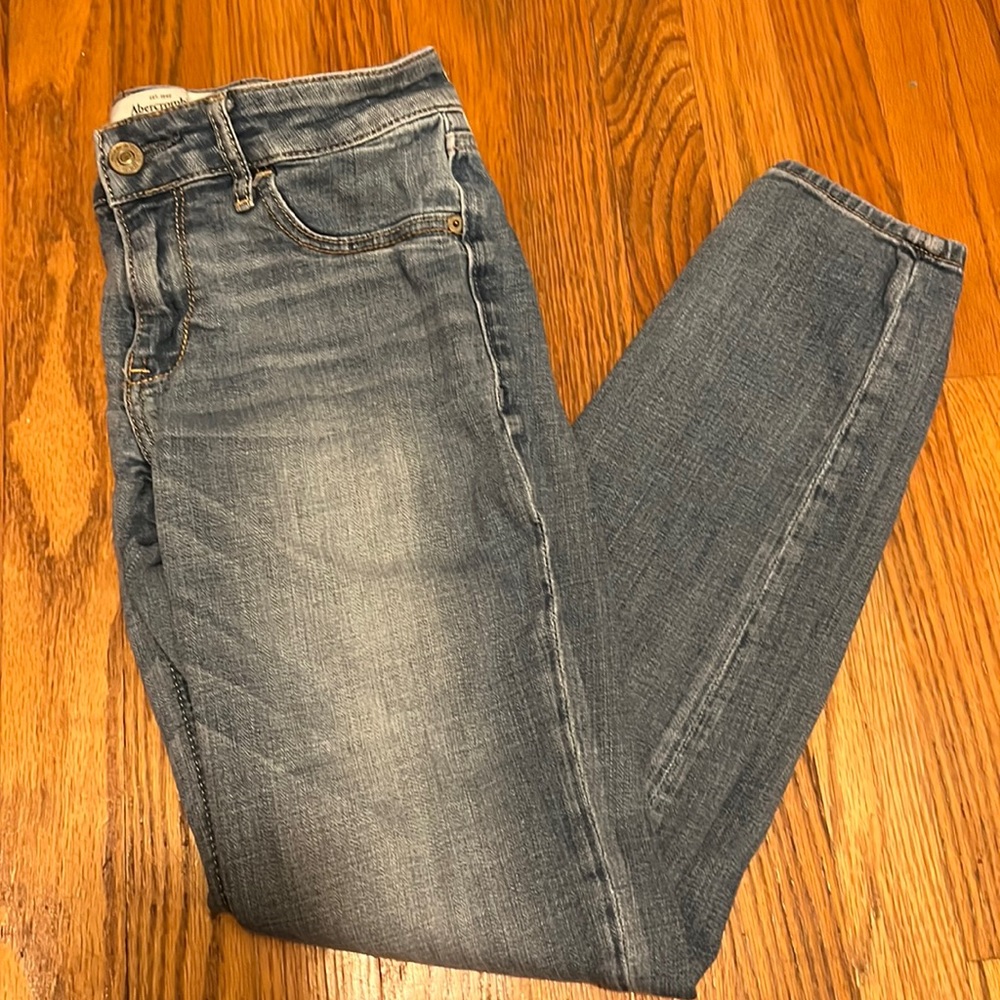 A&F size 24 light wash skinny jeans